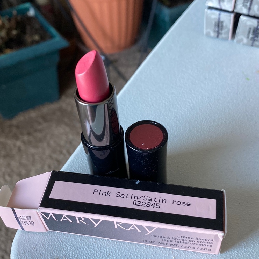 New Mary Kay Crème Lipstick - Pink Satin